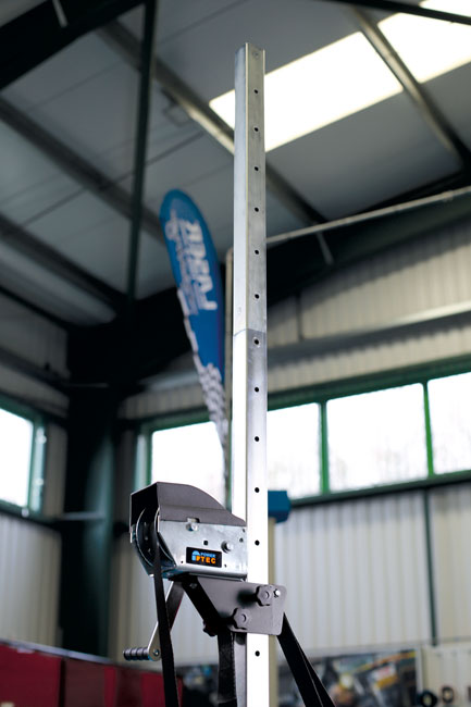 Power-TEC 92716 Light Commercial Pulling Tower